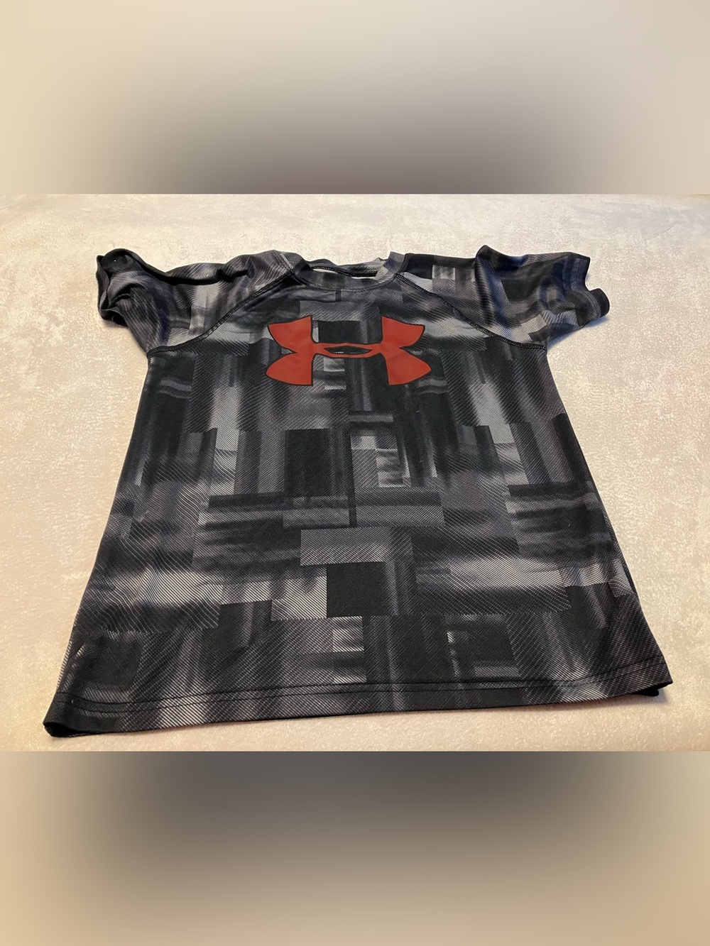 Under Armour Boys' Black Geo Print Short Sleeve Tee with Red Logo